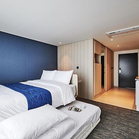 Jeju Pureun Hotel Сеогвипо Екстериор снимка