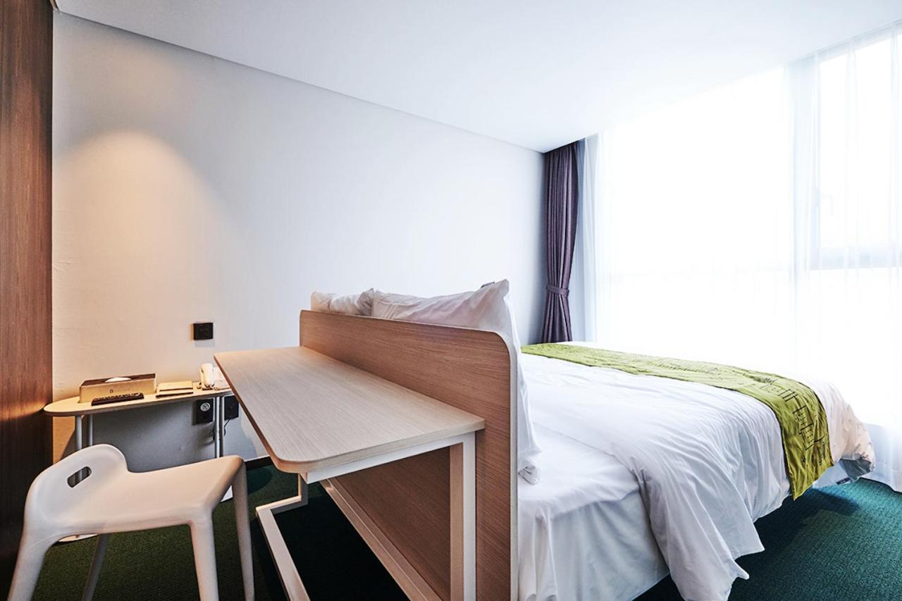 Jeju Pureun Hotel Сеогвипо Екстериор снимка