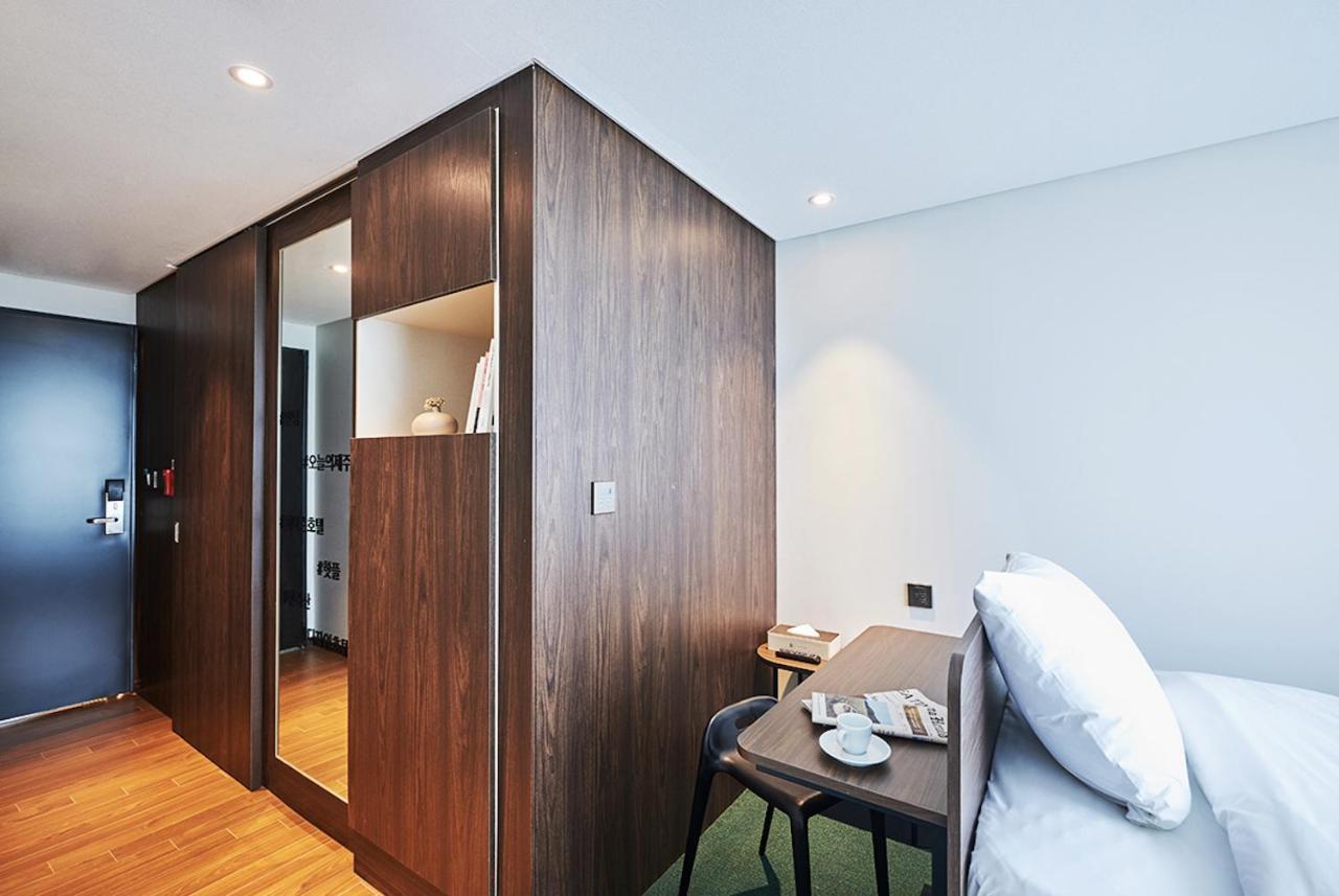 Jeju Pureun Hotel Сеогвипо Екстериор снимка