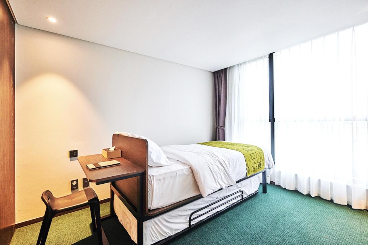 Jeju Pureun Hotel Сеогвипо Екстериор снимка