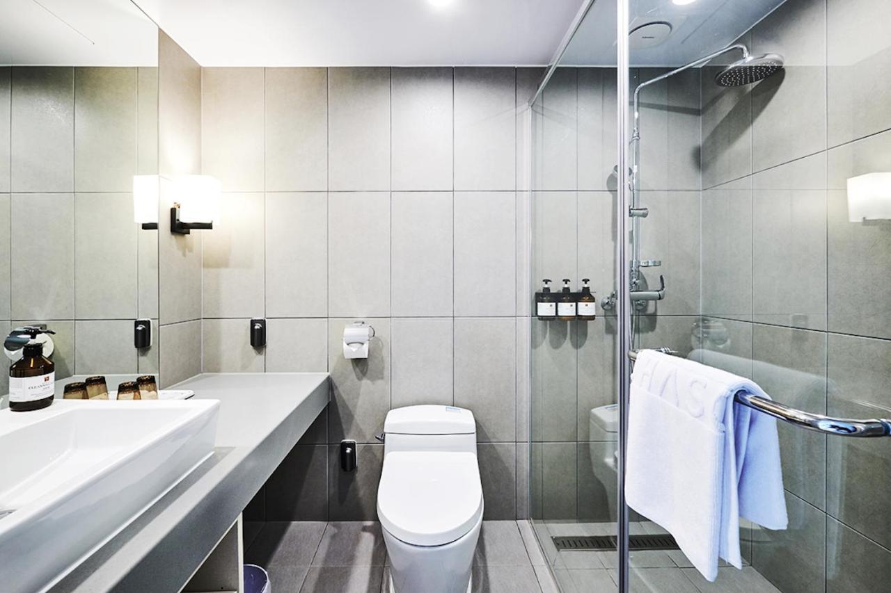 Jeju Pureun Hotel Сеогвипо Екстериор снимка