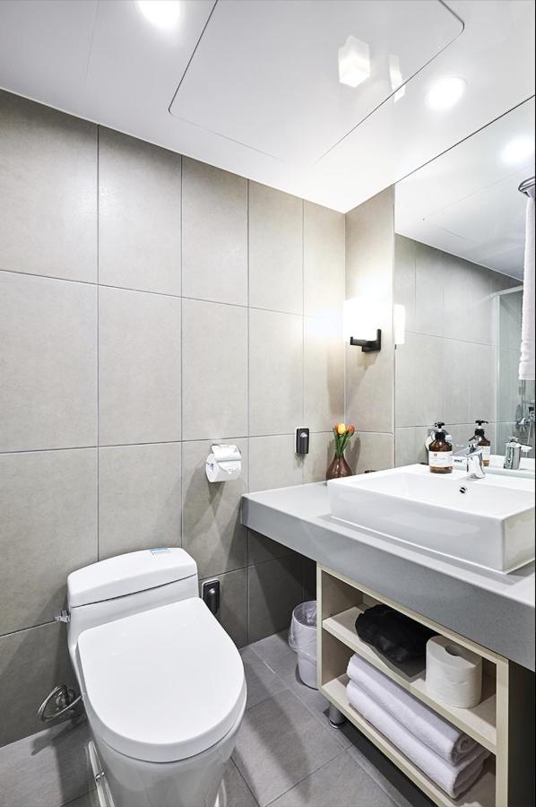 Jeju Pureun Hotel Сеогвипо Екстериор снимка