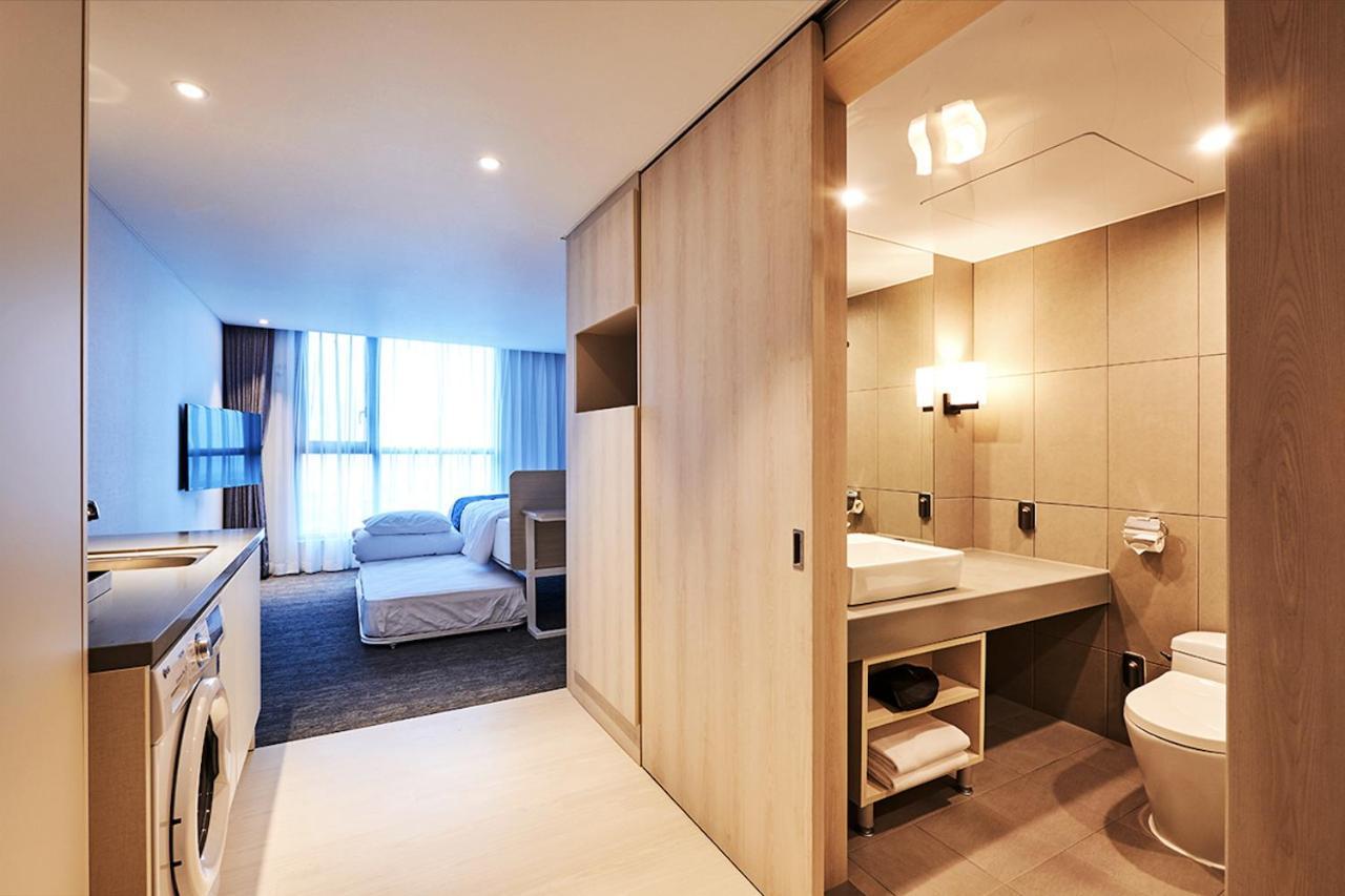 Jeju Pureun Hotel Сеогвипо Екстериор снимка